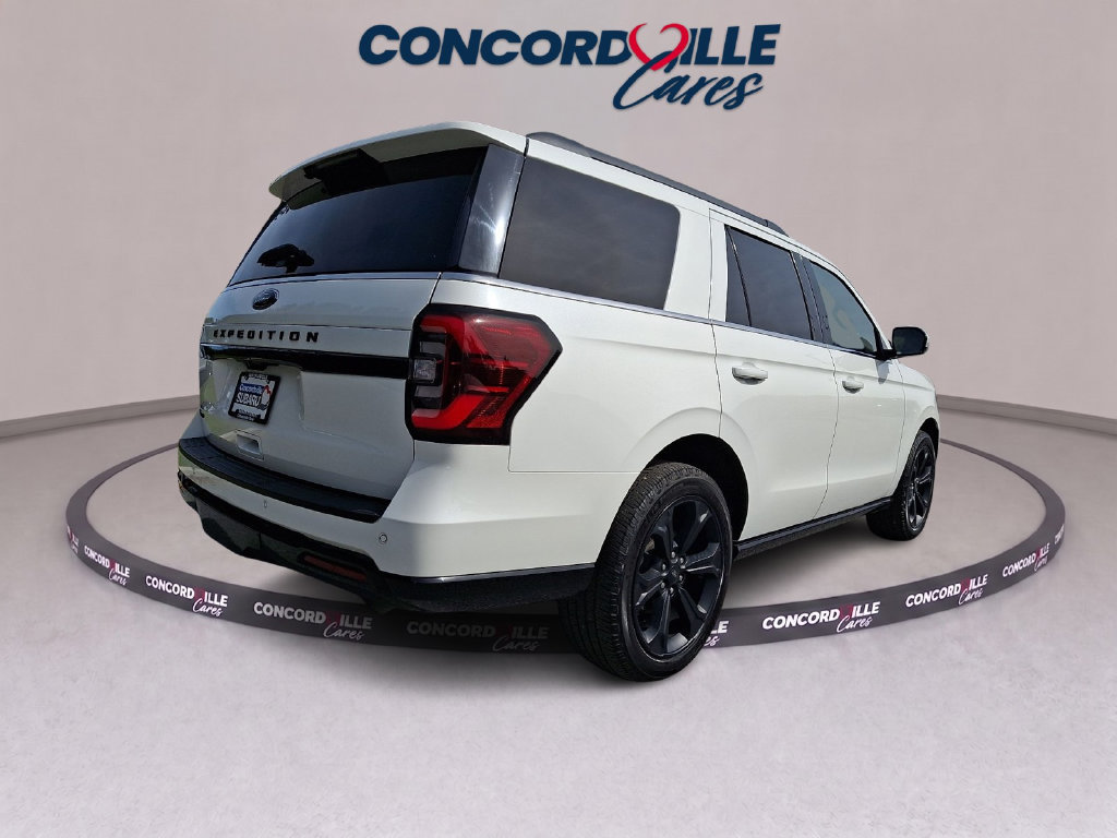 Used 2023 Ford Expedition Limited AWD/4WD image 6
