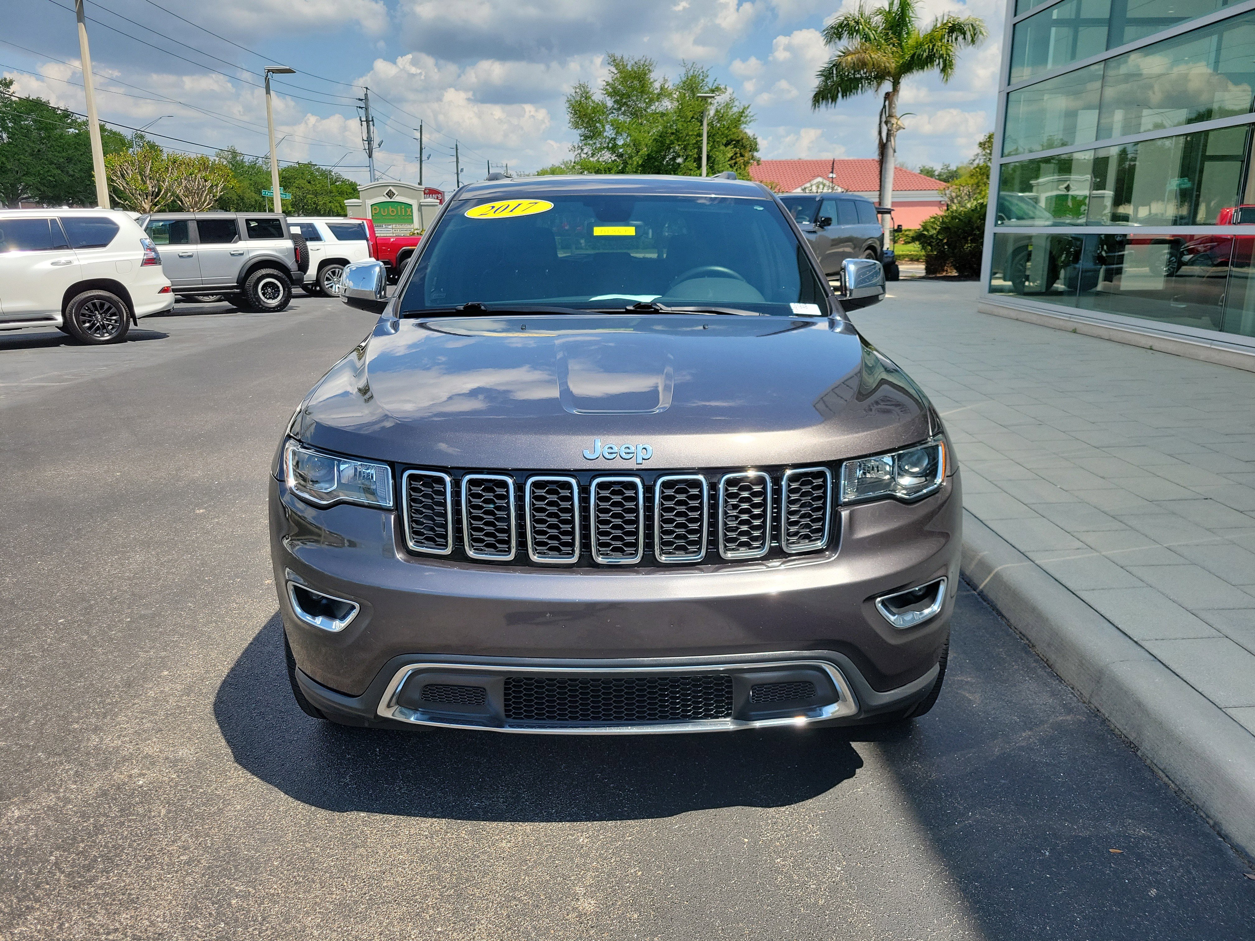 Used 2017 Jeep Grand Cherokee Limited AWD/4WD image 2
