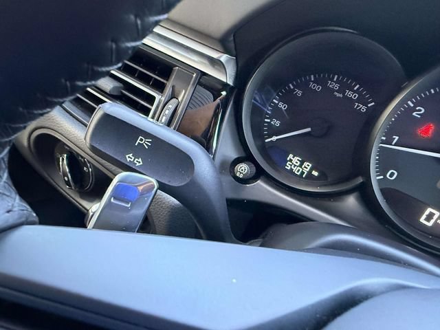 Certified 2024 Porsche Macan AWD/4WD image 33