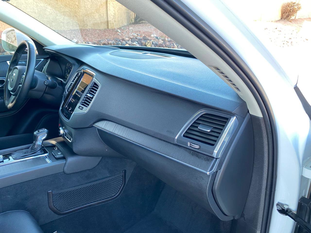 Used 2020 Volvo XC90 T6 Momentum image 56