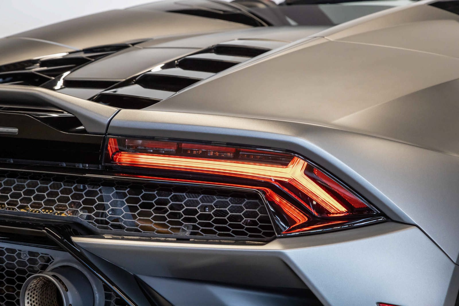 Used 2021 Lamborghini Huracan EVO RWD image 28