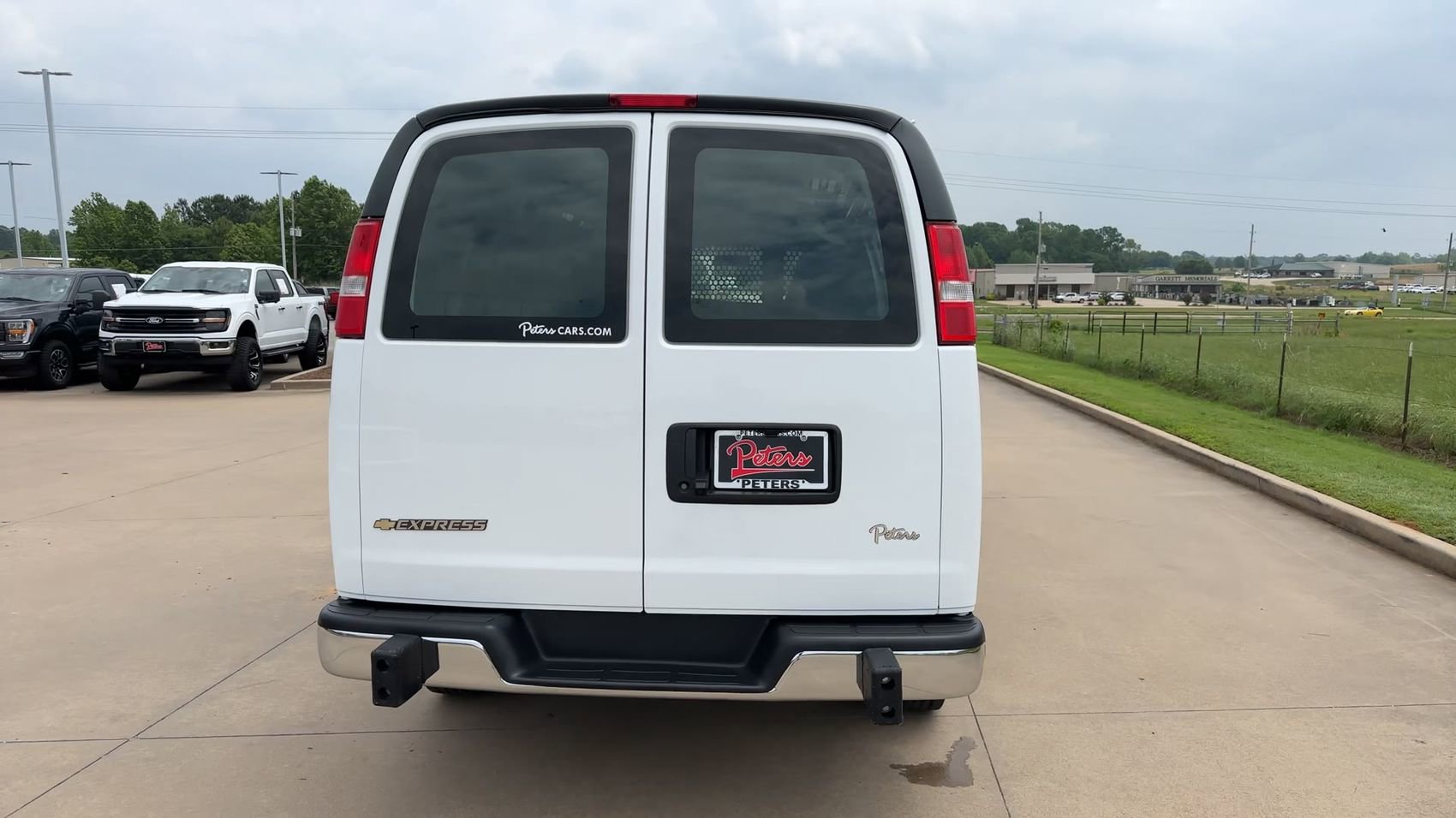 Used 2024 Chevrolet Express 2500 w/ Driver Convenience Package RWD image 8
