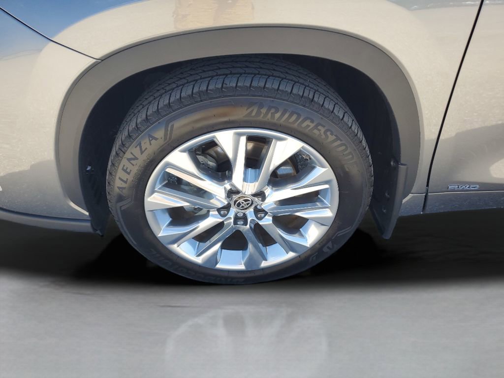Used 2025 Toyota Highlander Limited image 18