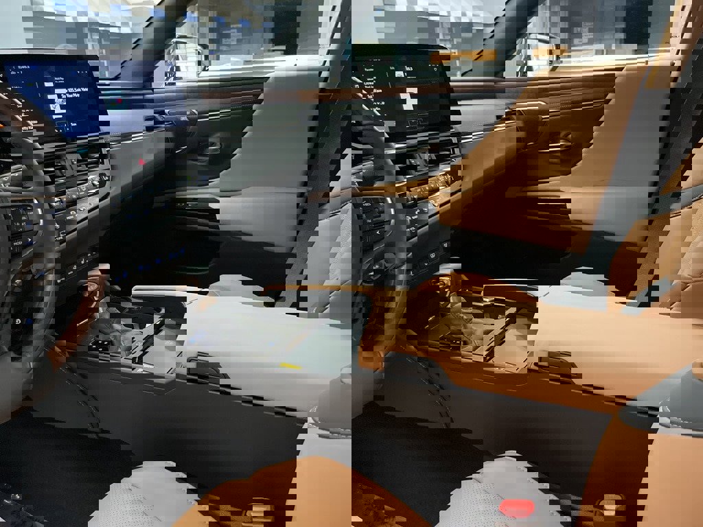 Used 2024 Lexus ES 350 Ultra Luxury w/ Accessory Package (Z2) image 22