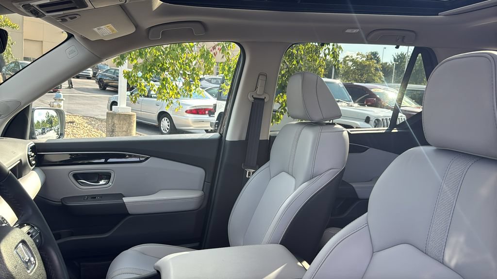 Certified 2025 Honda Pilot Touring image 24