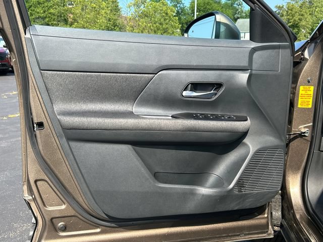 Certified 2025 Nissan Kicks SV FWD image 9