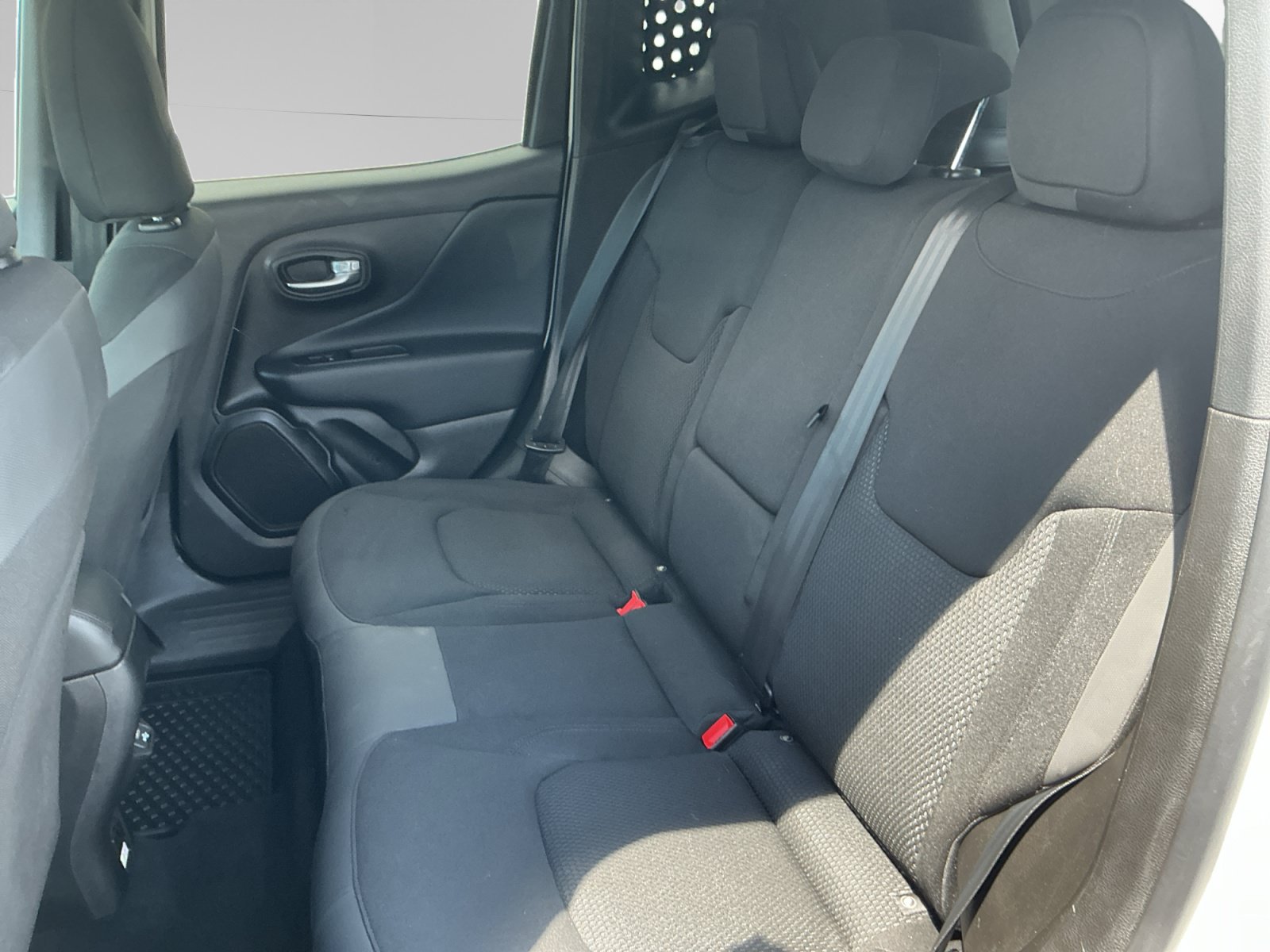 Used 2019 Jeep Renegade Altitude w/ Quick Order Package 2XM AWD/4WD image 13