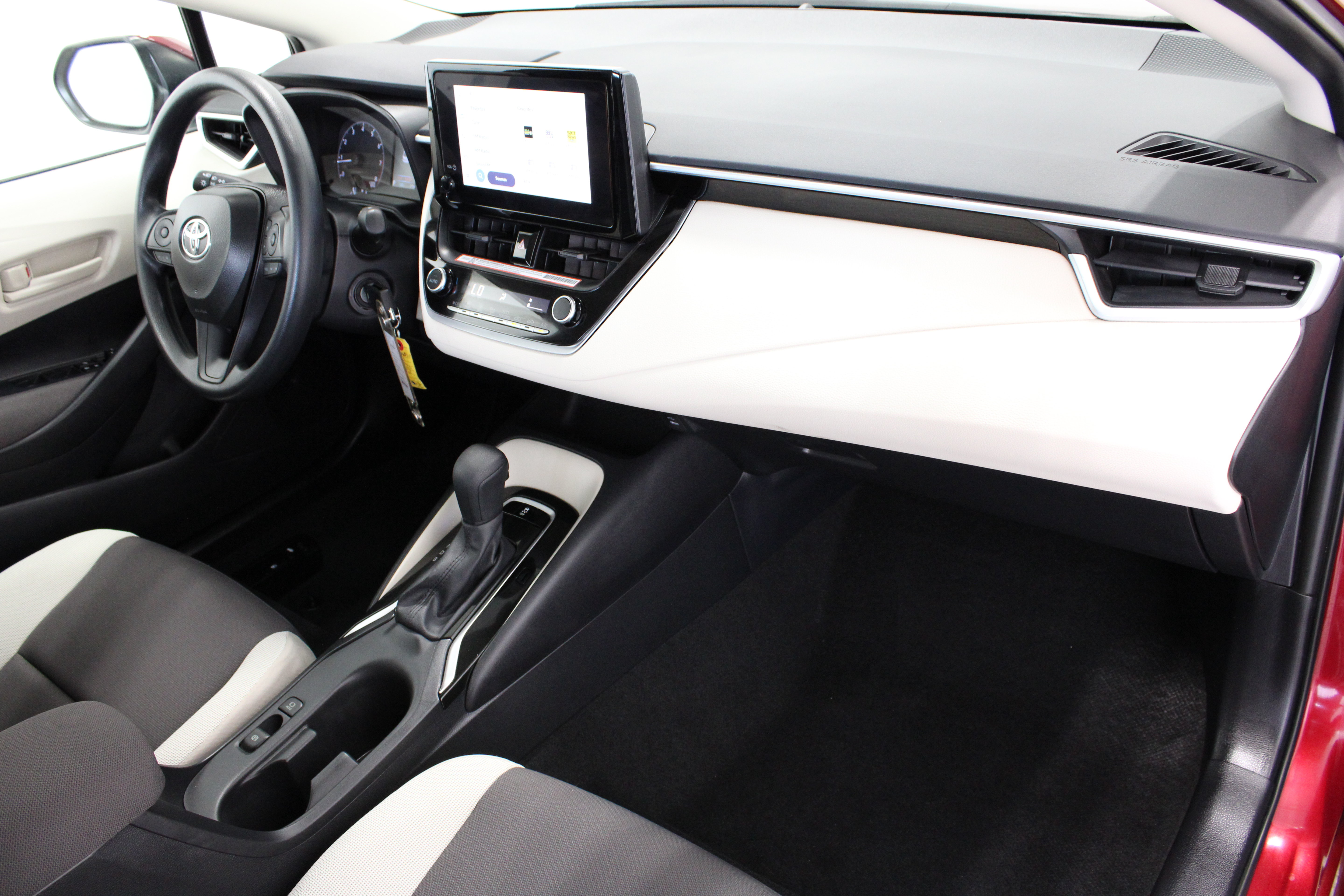 Certified 2025 Toyota Corolla LE FWD image 32