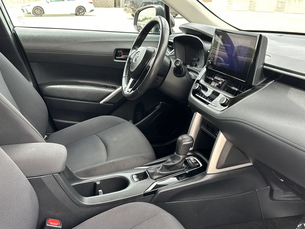 Used 2023 Toyota Corolla Cross LE AWD/4WD image 12