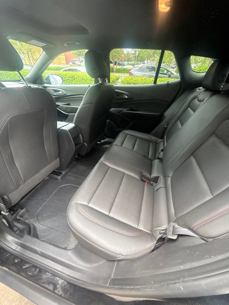 Used 2025 Chevrolet Trax RS w/ Sunroof Package FWD image 17