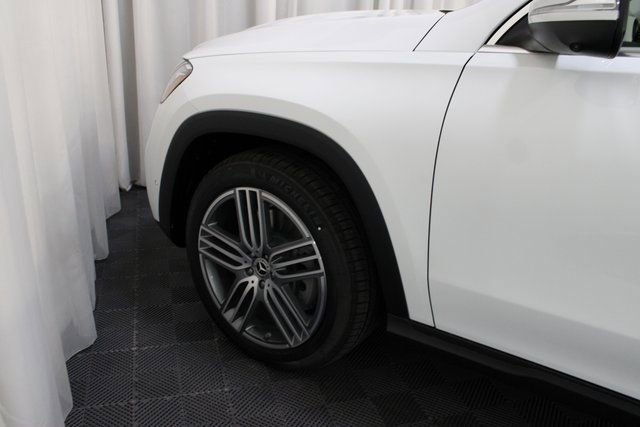 New 2026 Mercedes-Benz GLS 450 4MATIC image 9