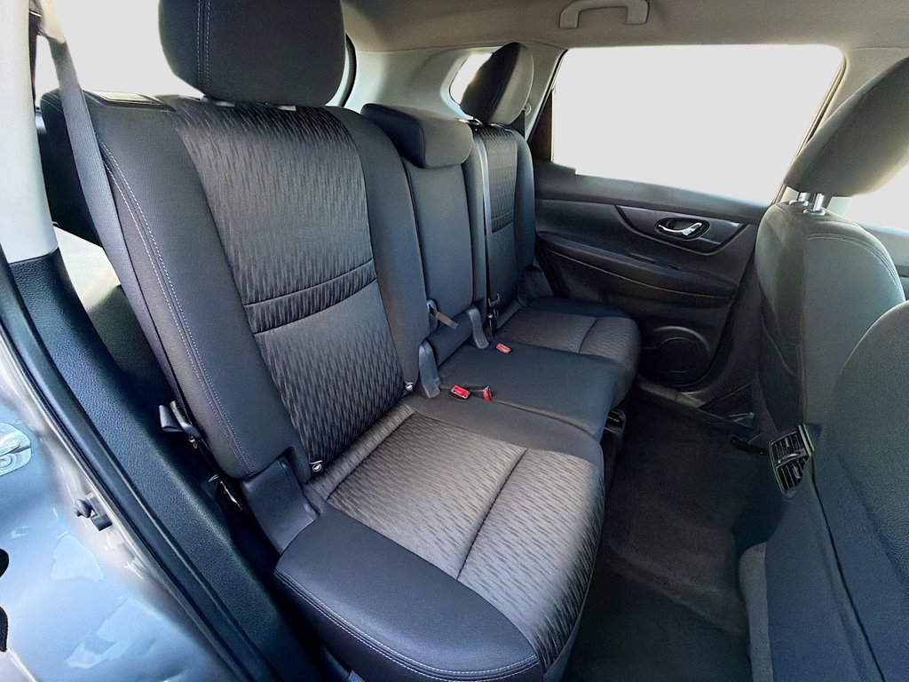 Used 2017 Nissan Rogue SV FWD image 25