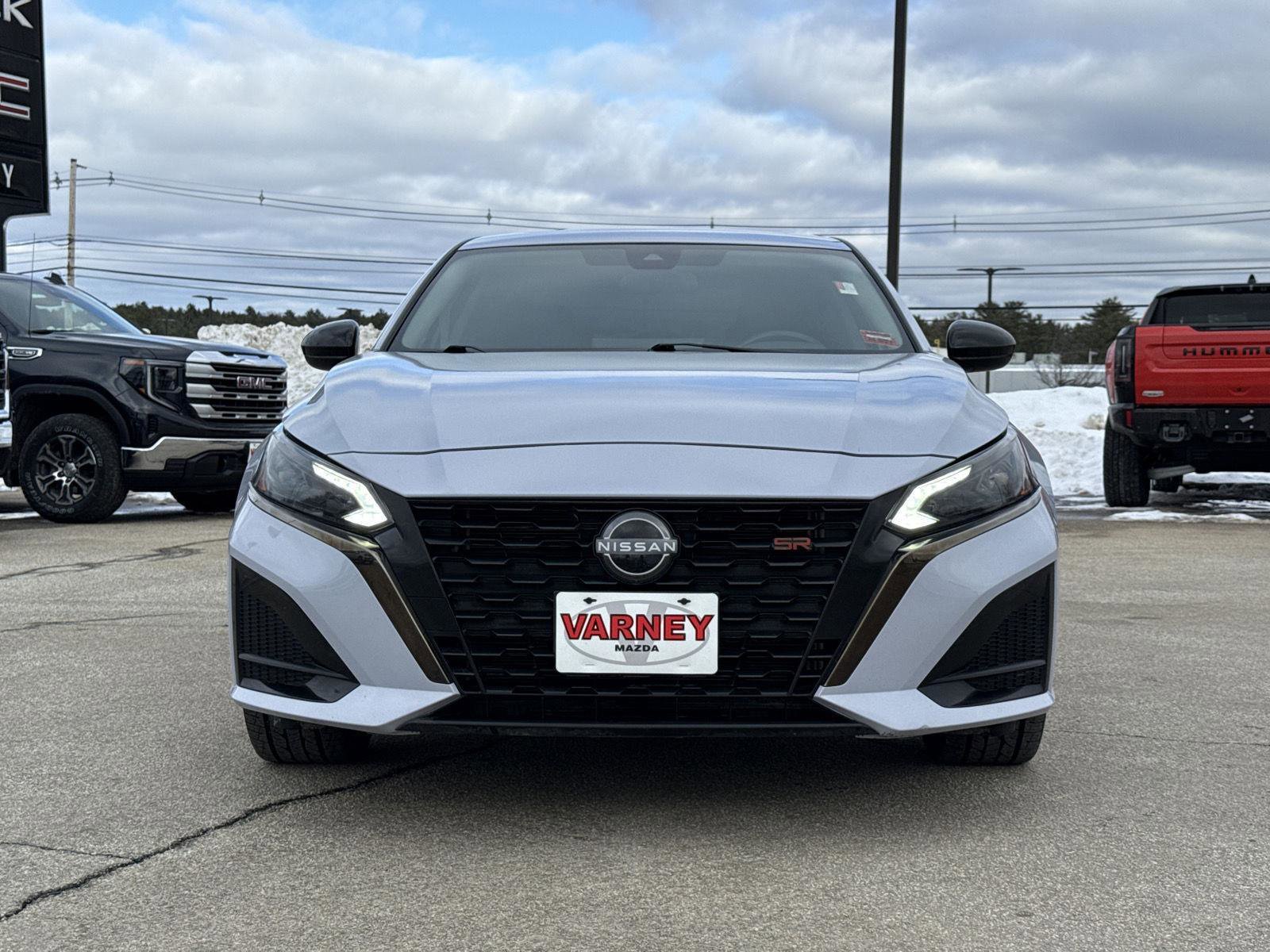 Used 2024 Nissan Altima 2.5 SR w/ SR Premium Package image 2