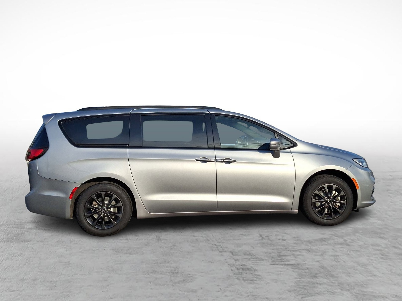 Used 2021 Chrysler Pacifica Touring w/ S Appearance Package image 7