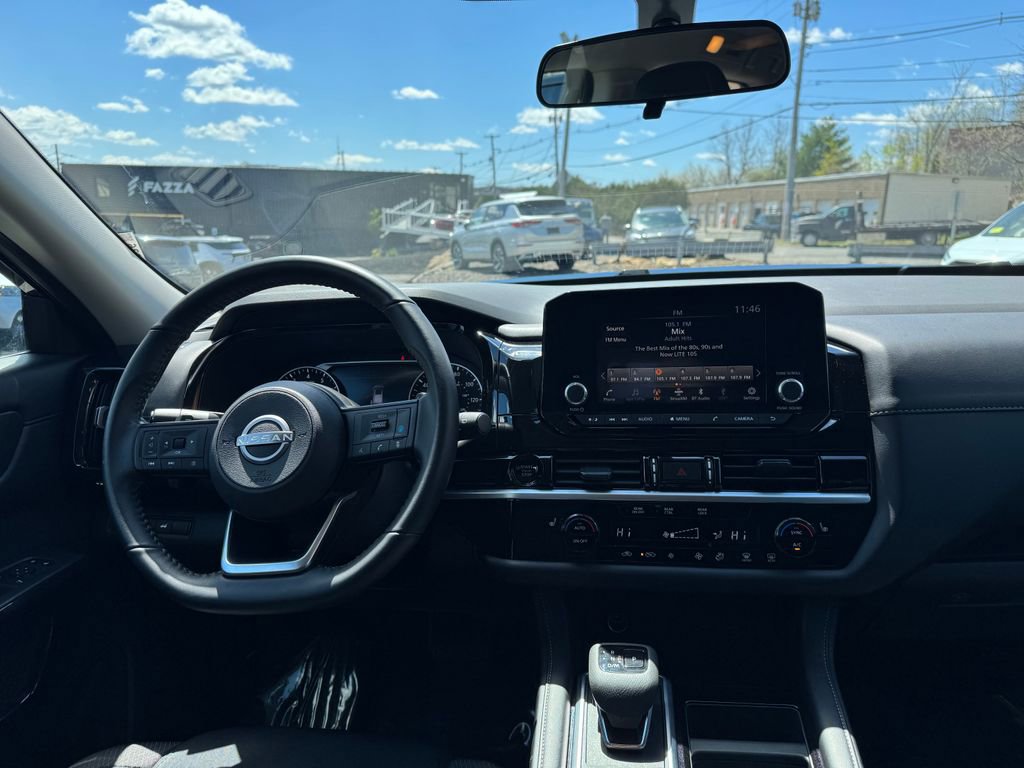 Used 2025 Nissan Pathfinder SV AWD/4WD image 16
