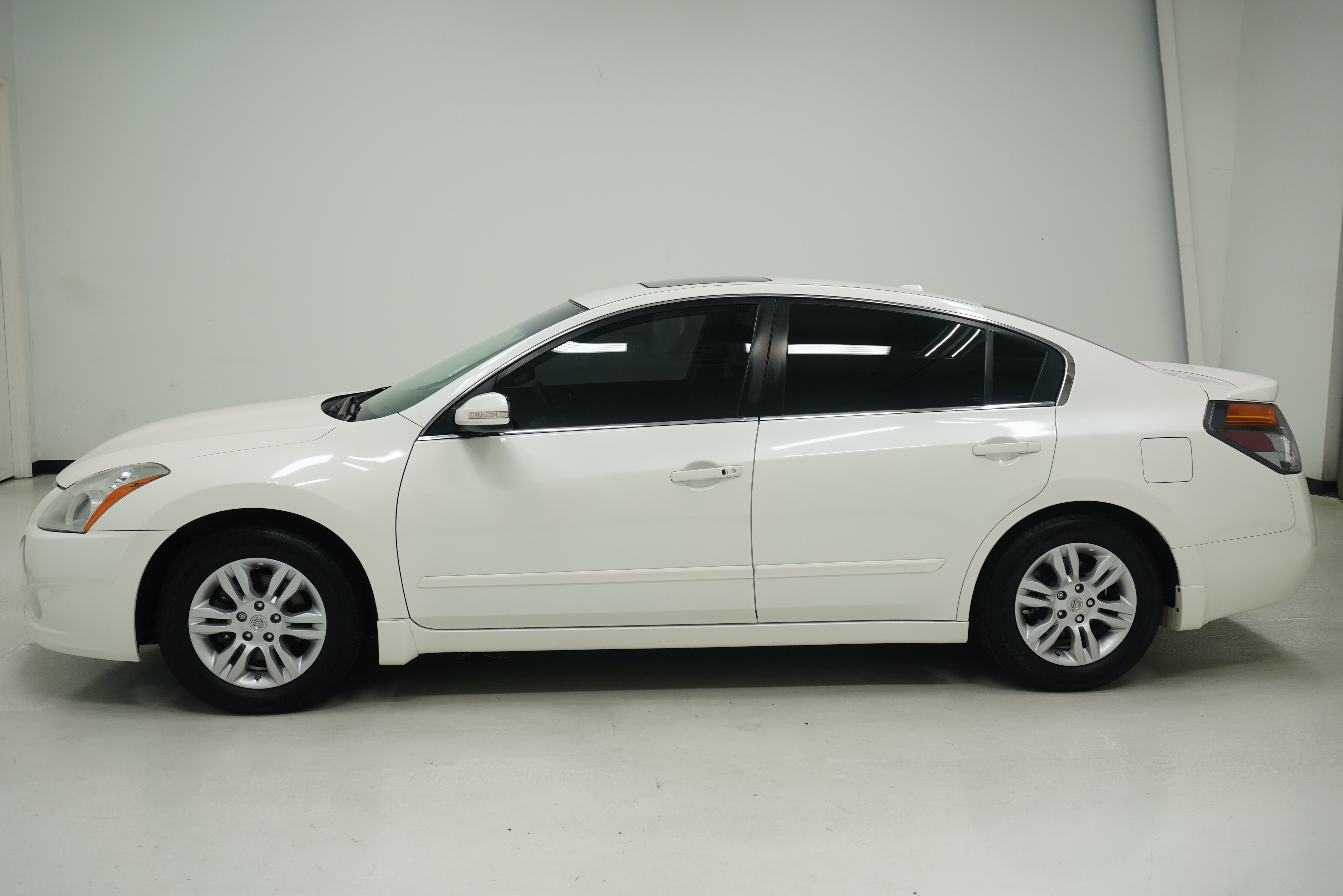 Used 2011 Nissan Altima 2.5 SL w/ Technology Pkg FWD image 7