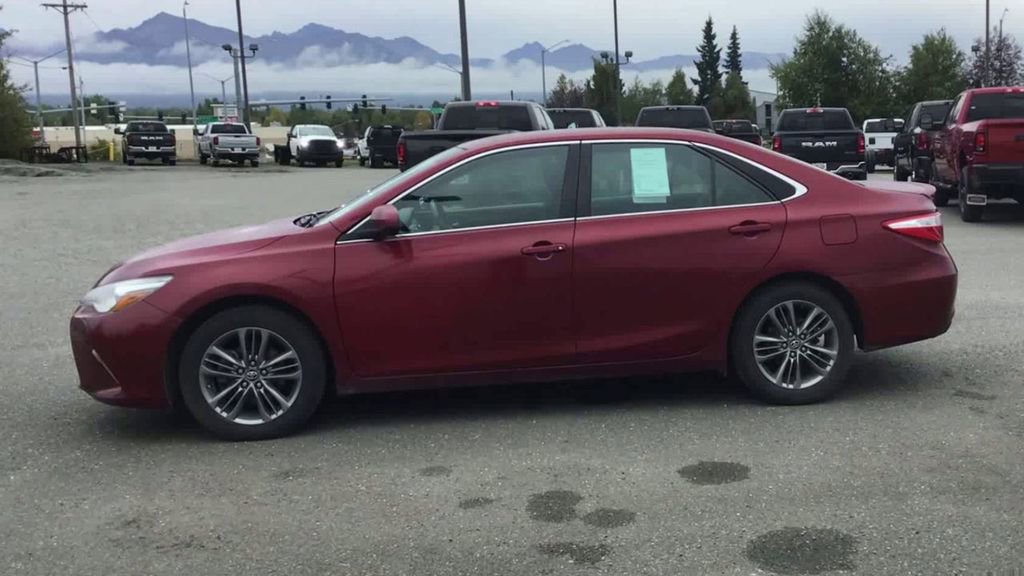 Used 2017 Toyota Camry SE image 5