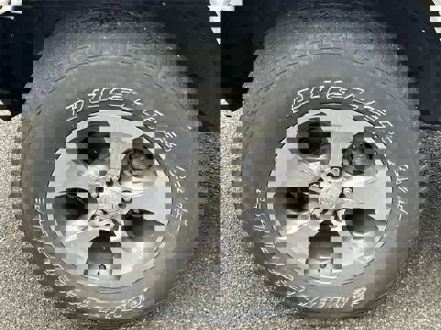 Used 2018 Jeep Wrangler Sahara w/ Connectivity Group image 19