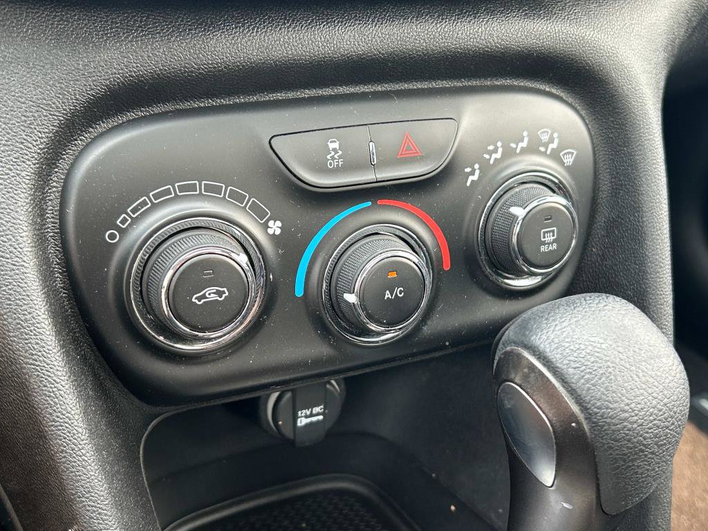 Used 2013 Dodge Dart SXT w/ Popular Equipment Group image 29