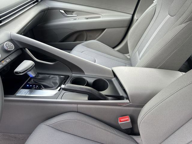 New 2026 Hyundai Elantra SE image 24