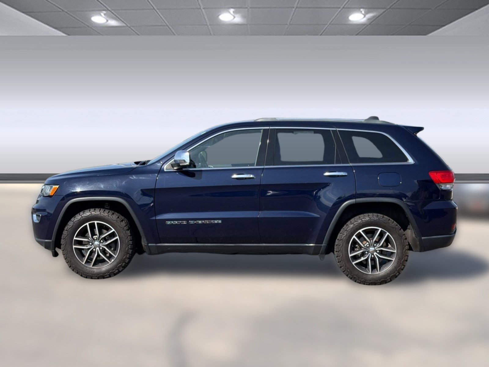 Used 2018 Jeep Grand Cherokee Limited AWD/4WD image 2