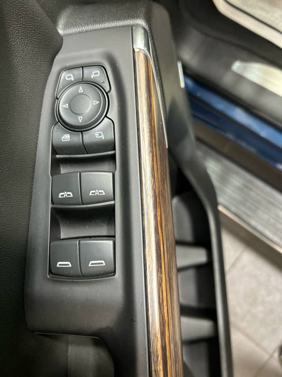 Used 2019 Chevrolet Silverado 1500 High Country w/ Technology Package AWD/4WD image 25
