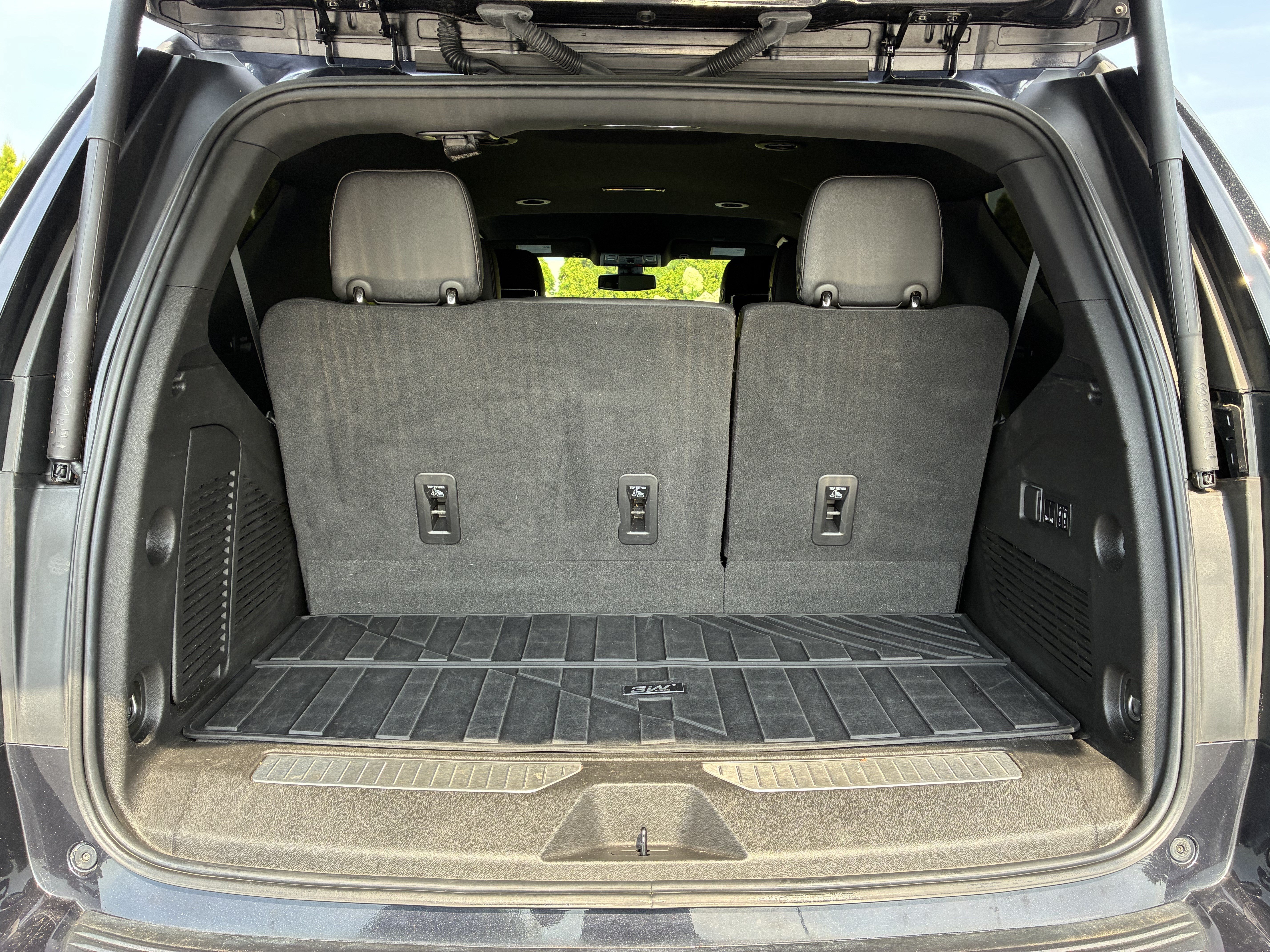 Used 2022 Chevrolet Tahoe Z71 w/ Luxury Package AWD/4WD image 14
