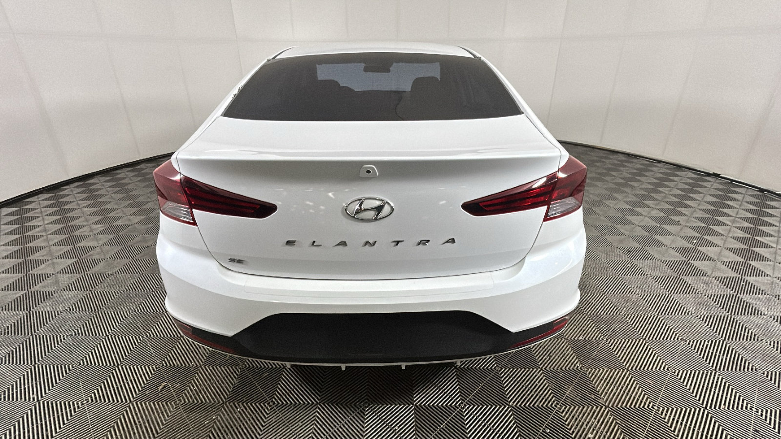 Used 2020 Hyundai Elantra SE w/ Cargo Package (C1) FWD image 4