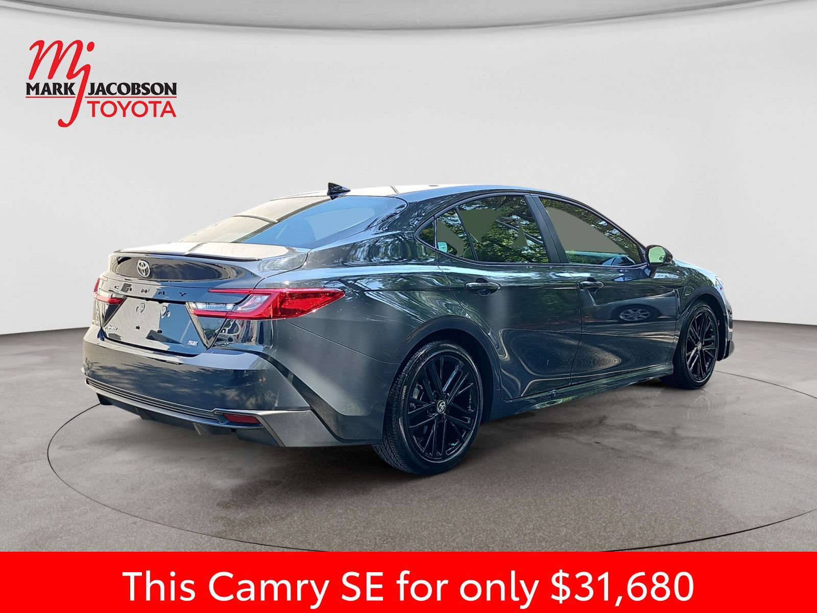 Used 2025 Toyota Camry SE FWD image 9
