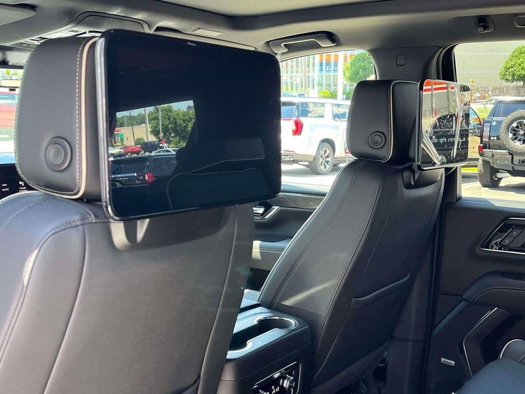 New 2026 GMC Yukon Elevation w/ Elevation Premium Package AWD/4WD image 17