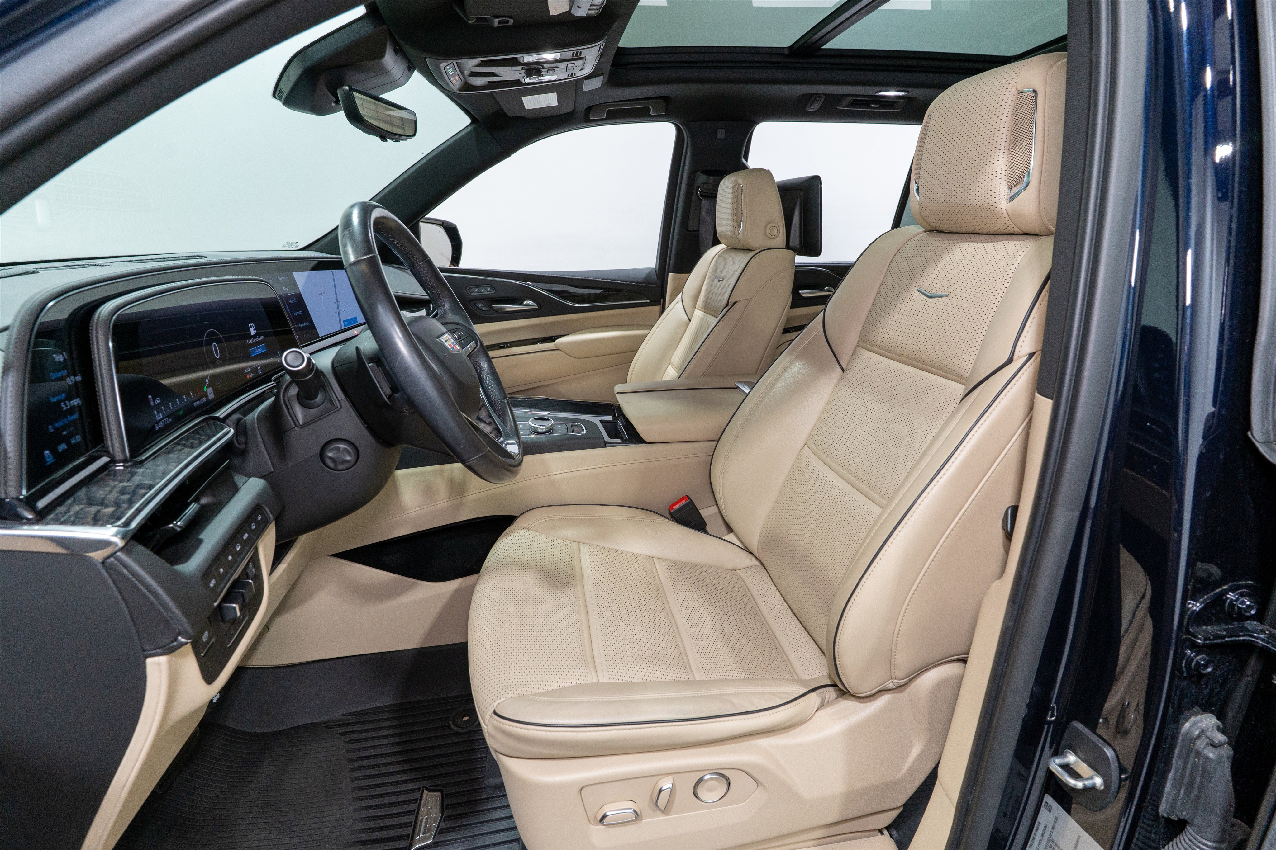 Used 2021 Cadillac Escalade Premium Luxury w/ Driver Assist Tech Package image 17