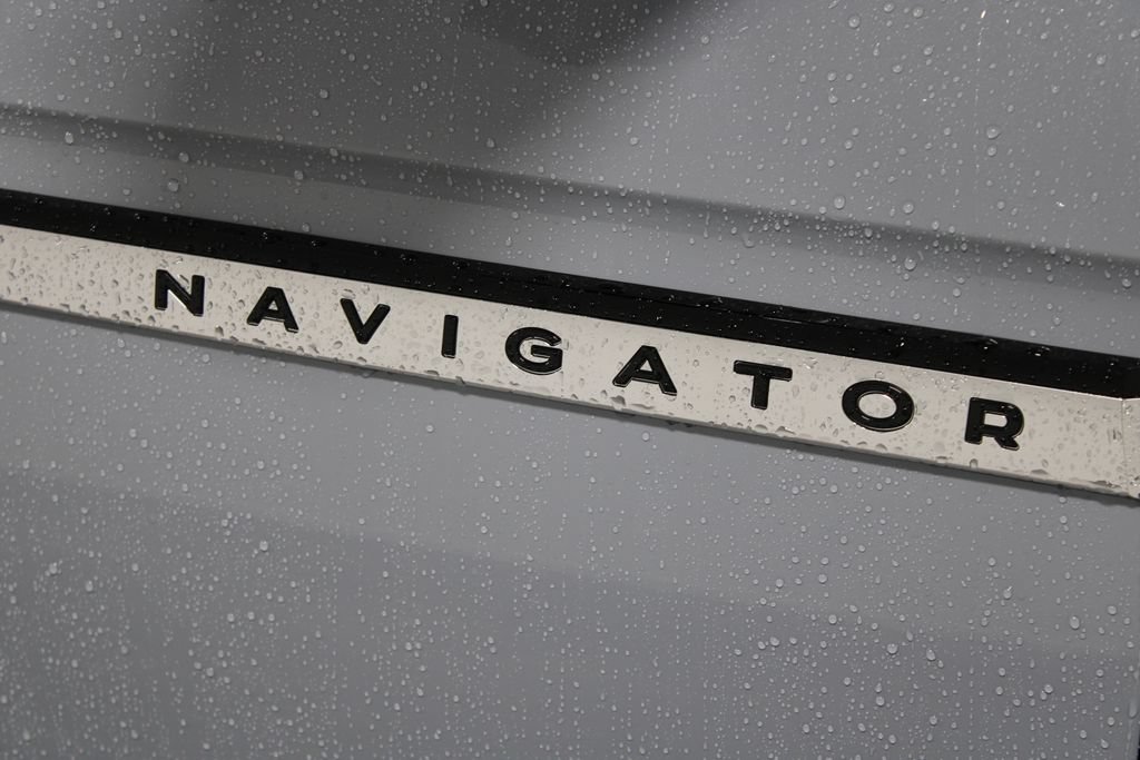 New 2027 Lincoln Navigator Premiere RWD image 11
