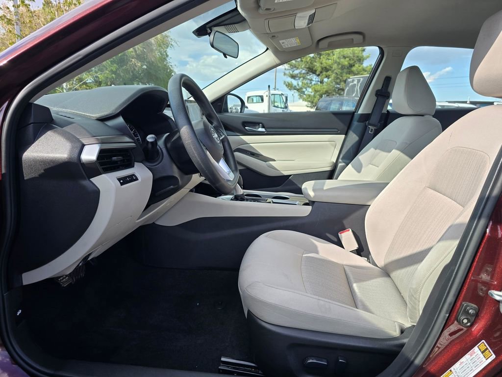 Used 2024 Nissan Altima 2.5 SV FWD image 12