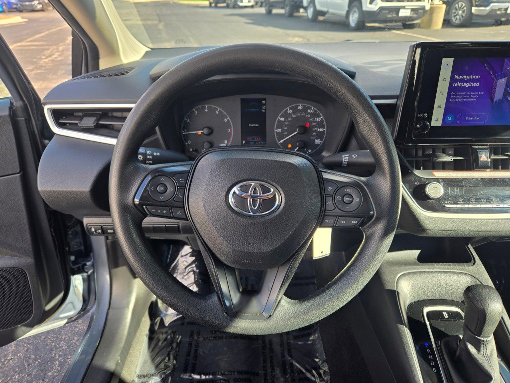 Used 2025 Toyota Corolla LE FWD image 27