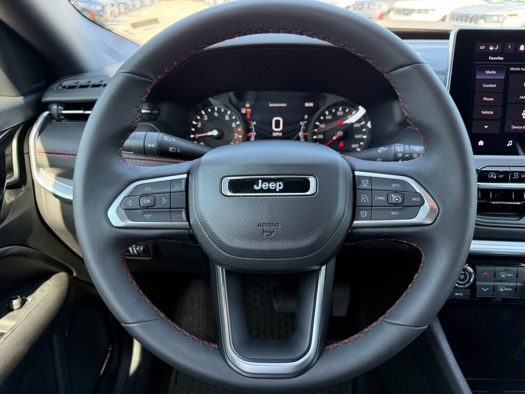 Used 2026 Jeep Compass Trailhawk AWD/4WD image 14