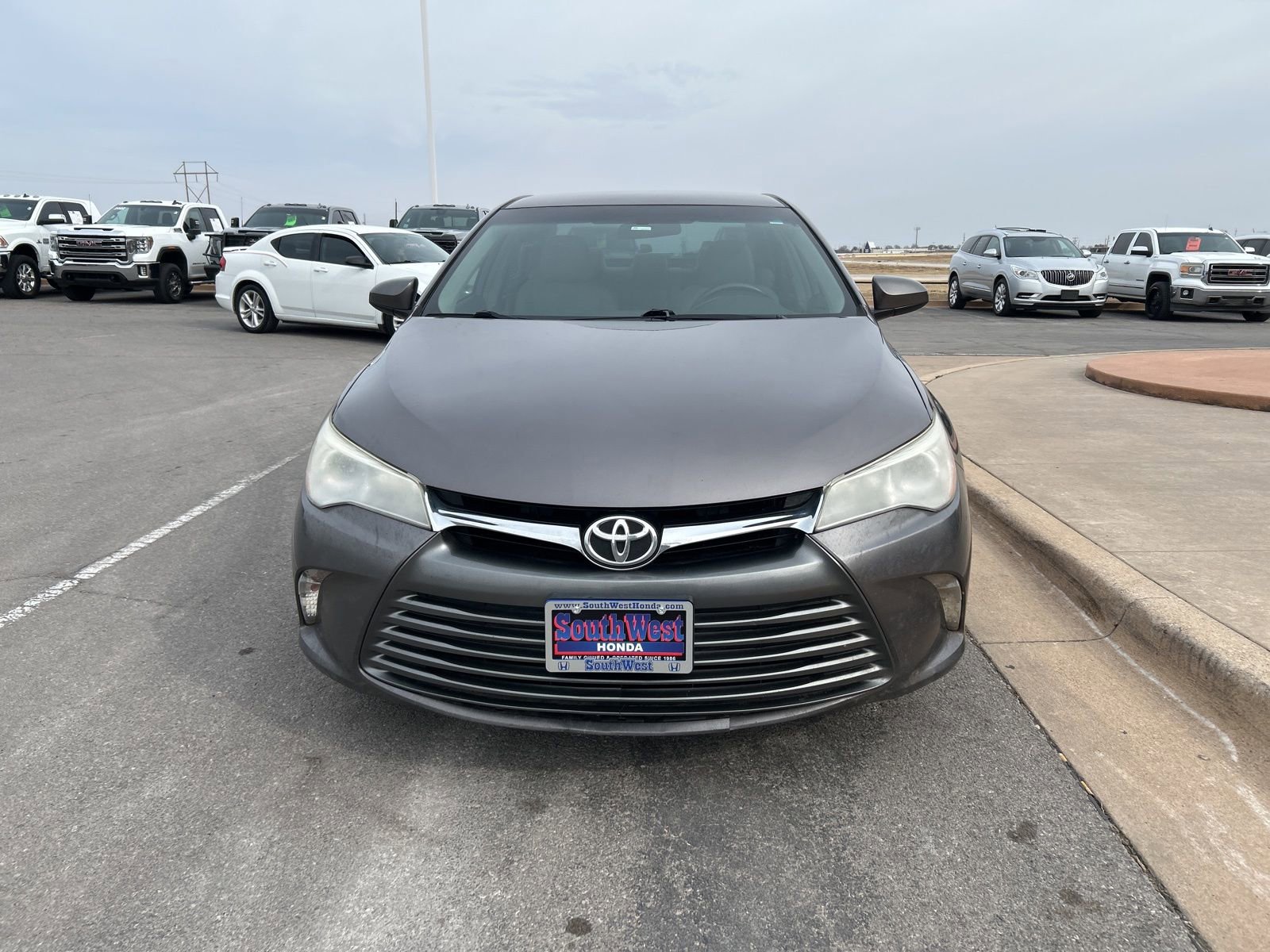 Used 2017 Toyota Camry LE image 2