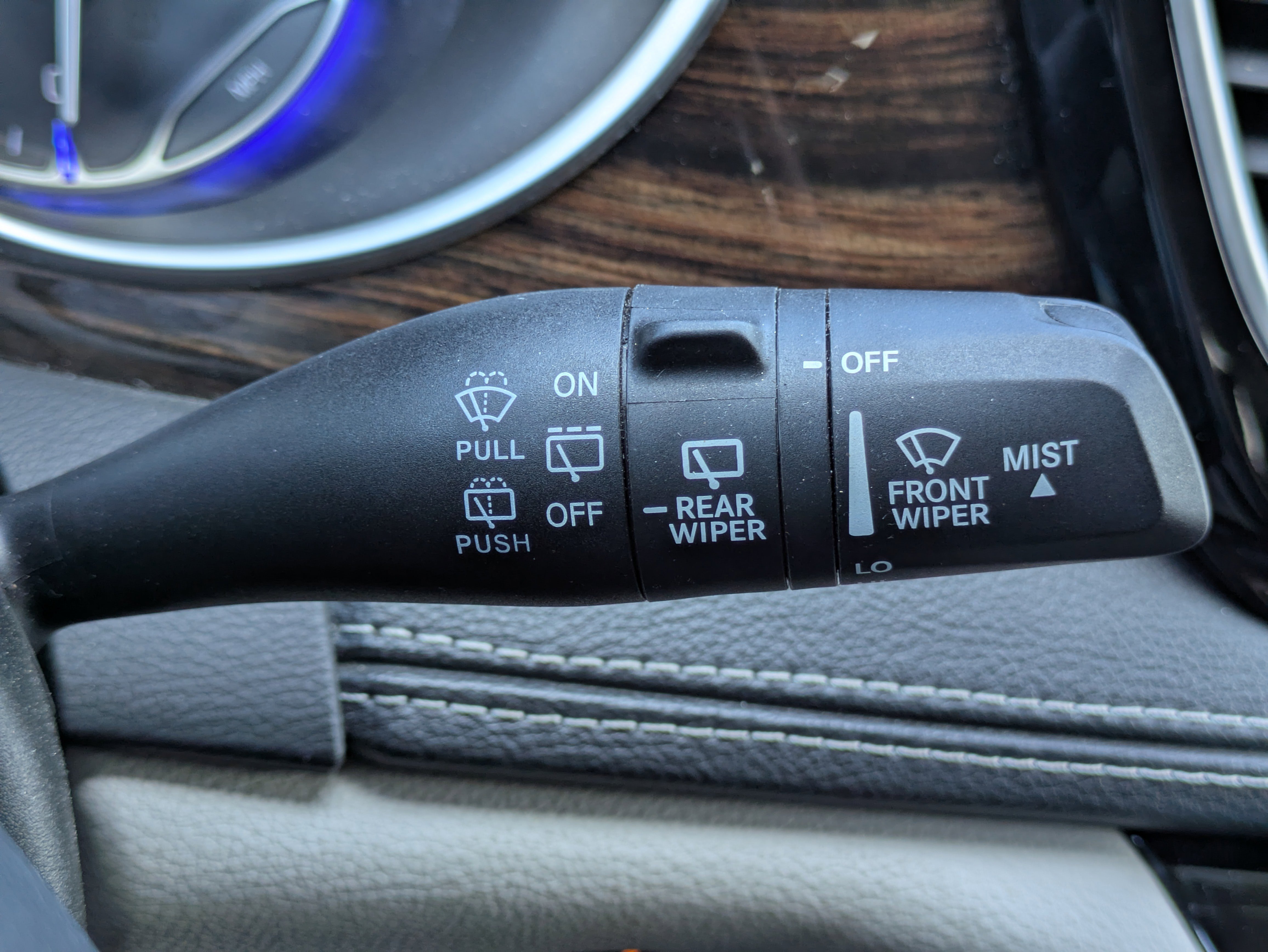 Used 2023 Chrysler Pacifica Limited image 20