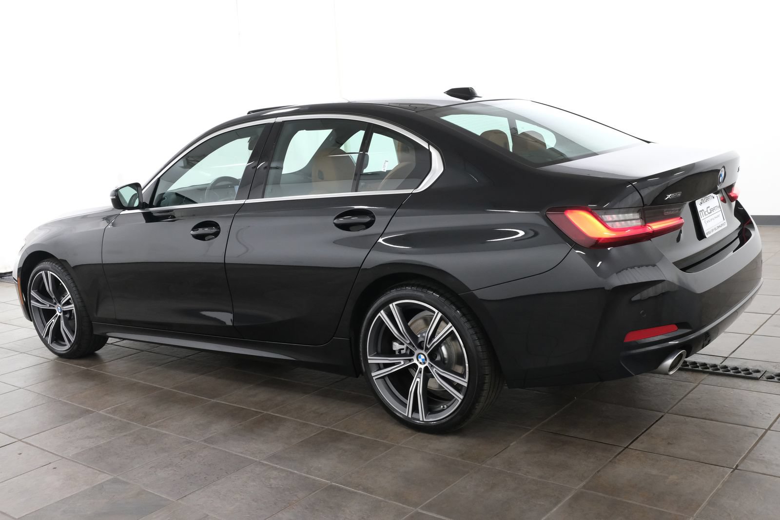 Used 2024 BMW 330i xDrive Sedan w/ Convenience Package AWD/4WD image 3