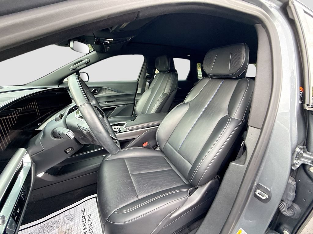 Used 2023 Cadillac Lyriq AWD image 23