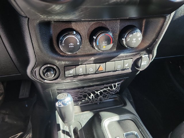 Used 2017 Jeep Wrangler Unlimited Sahara w/ Dual Top Group AWD/4WD image 41