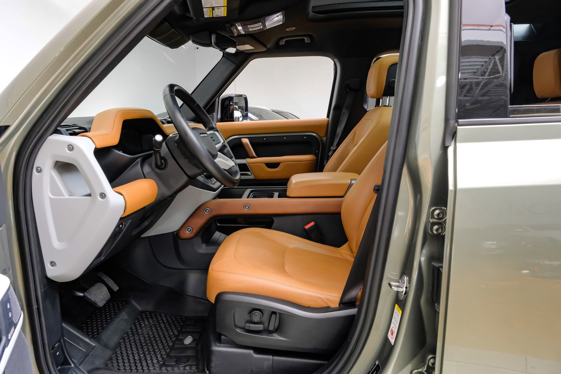 Used 2023 Land Rover Defender 110 SE AWD/4WD image 4