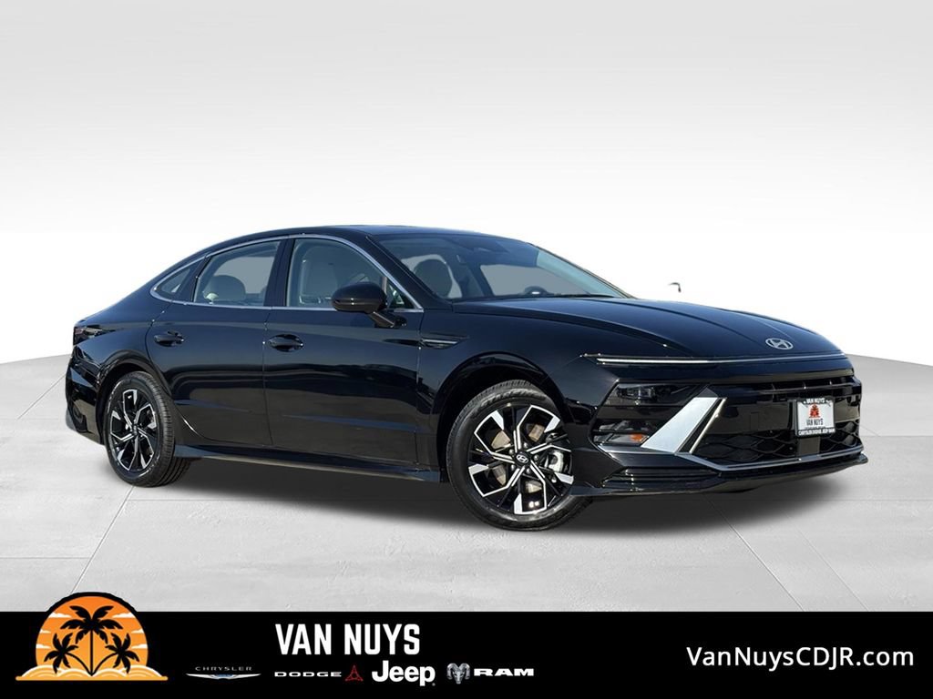 Used 2025 Hyundai Sonata SEL FWD image 1