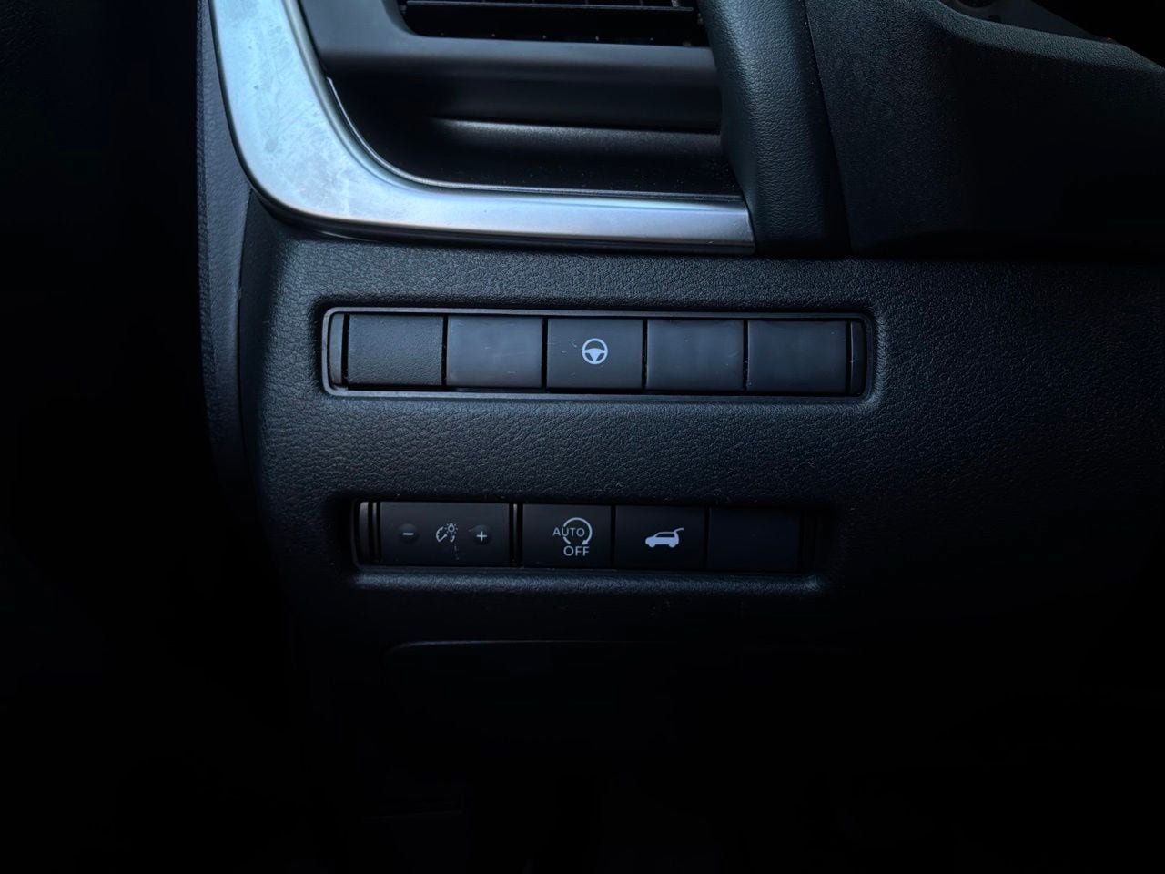 Used 2025 Nissan Rogue SV FWD image 22