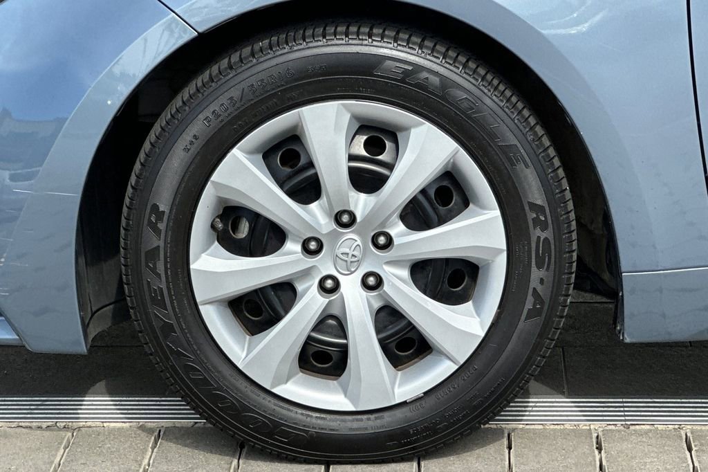 Used 2020 Toyota Corolla LE image 28