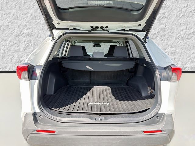 Used 2019 Toyota RAV4 XLE w/ Convenience Package image 12