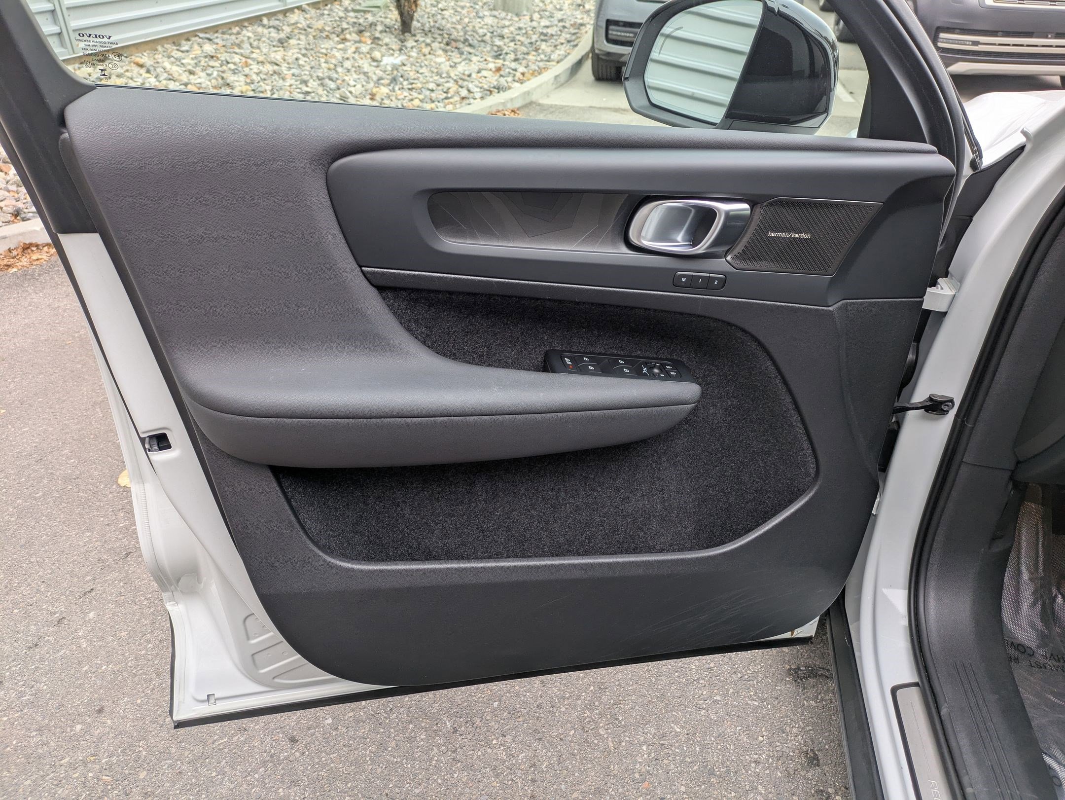 Certified 2023 Volvo C40 P8 Recharge Ultimate image 12