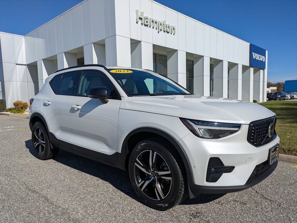 Certified 2023 Volvo XC40 B5 Plus w/ Driver Assist Package AWD/4WD image 2