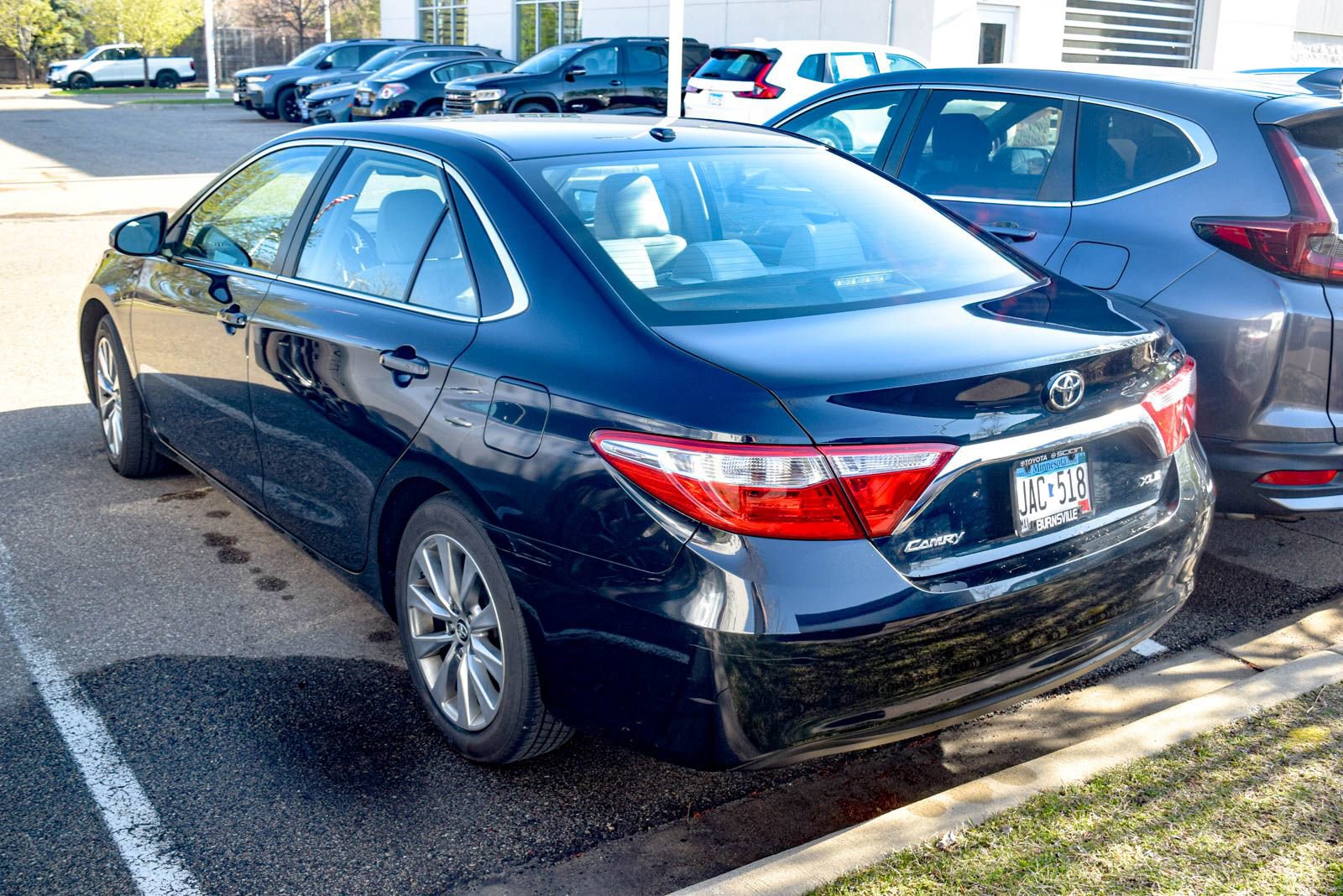 Used 2016 Toyota Camry XLE w/ Moonroof Package FWD image 7