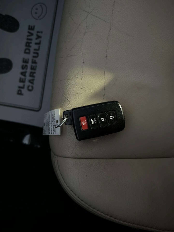 Used 2017 Toyota Avalon XLE Premium image 29