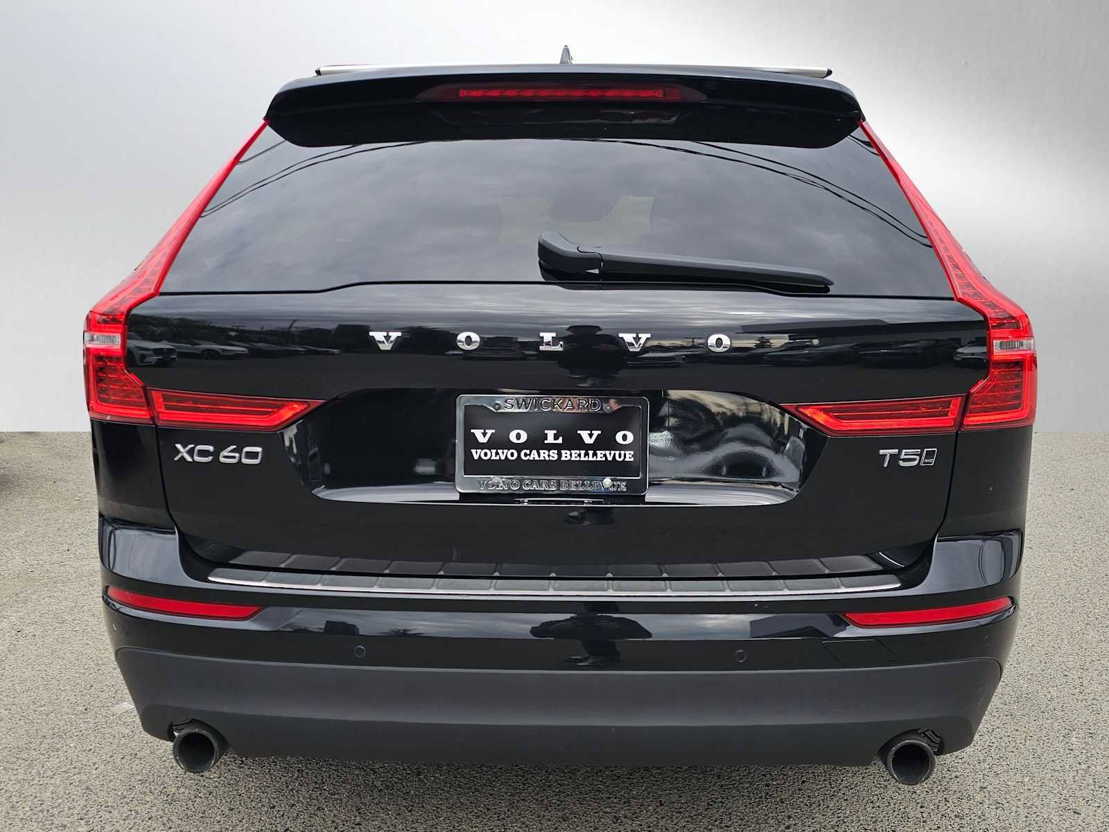 Used 2019 Volvo XC60 T5 Momentum w/ Multimedia Package image 4